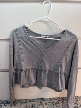 Women's Gray Ruffled V-Neck Long Sleeve Top